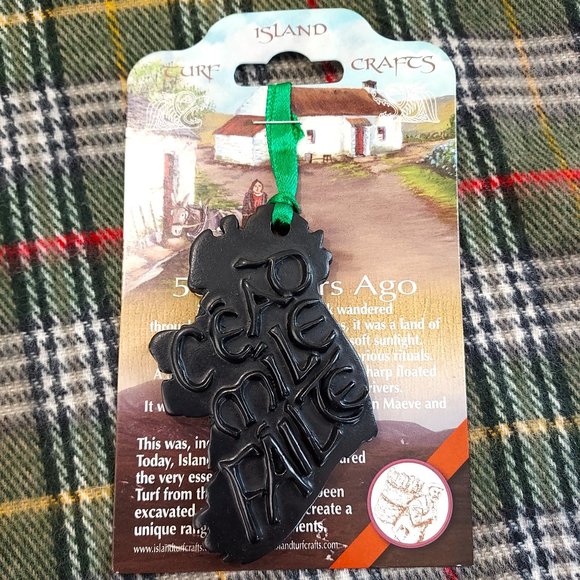 New Irish Turf Peat Ceade Mile Failte Map of Ireland Ornament (Made in Ireland) - Picture 1 of 5